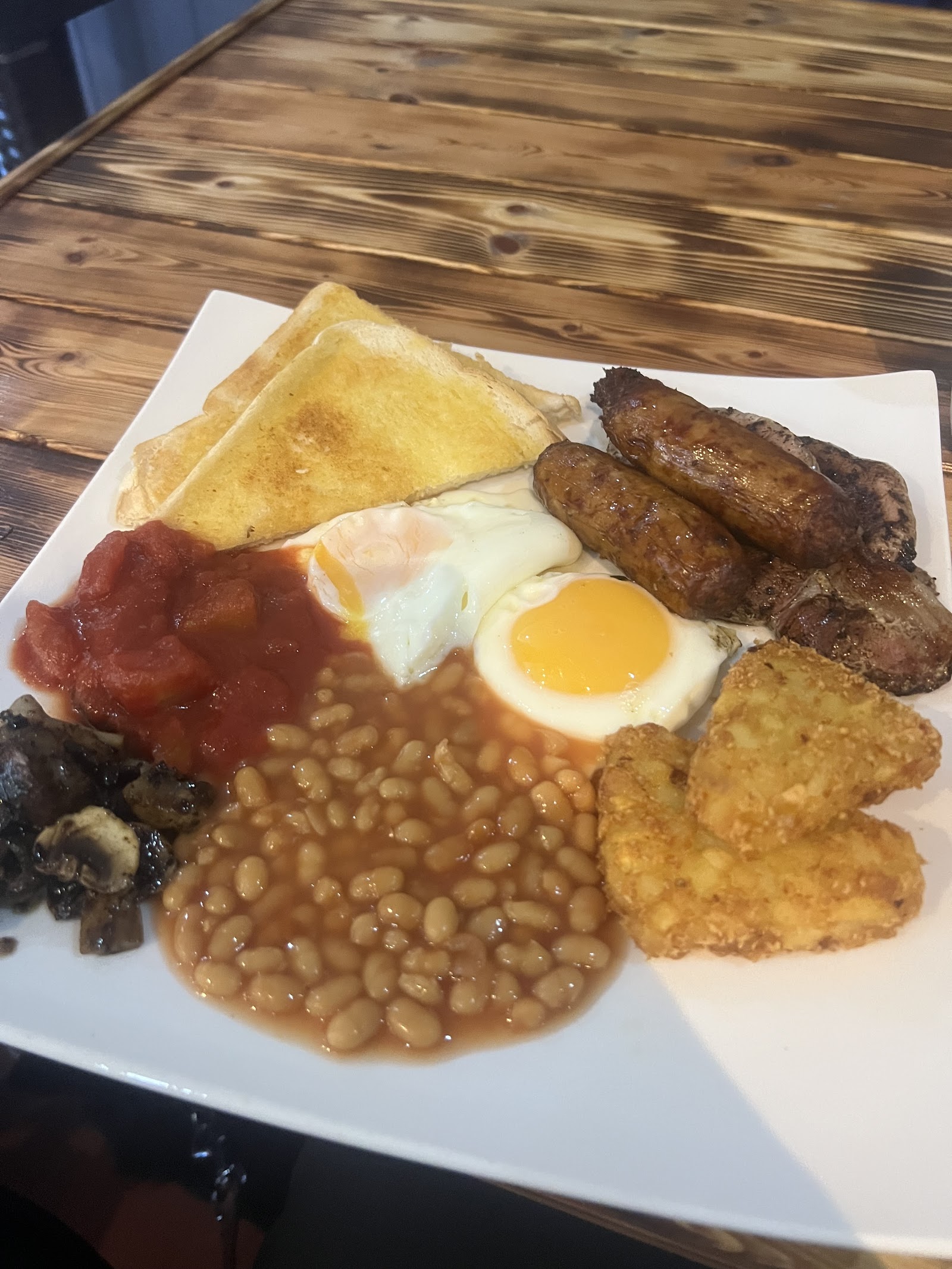Pubs & Bars in Grimsby — Chambers Bar