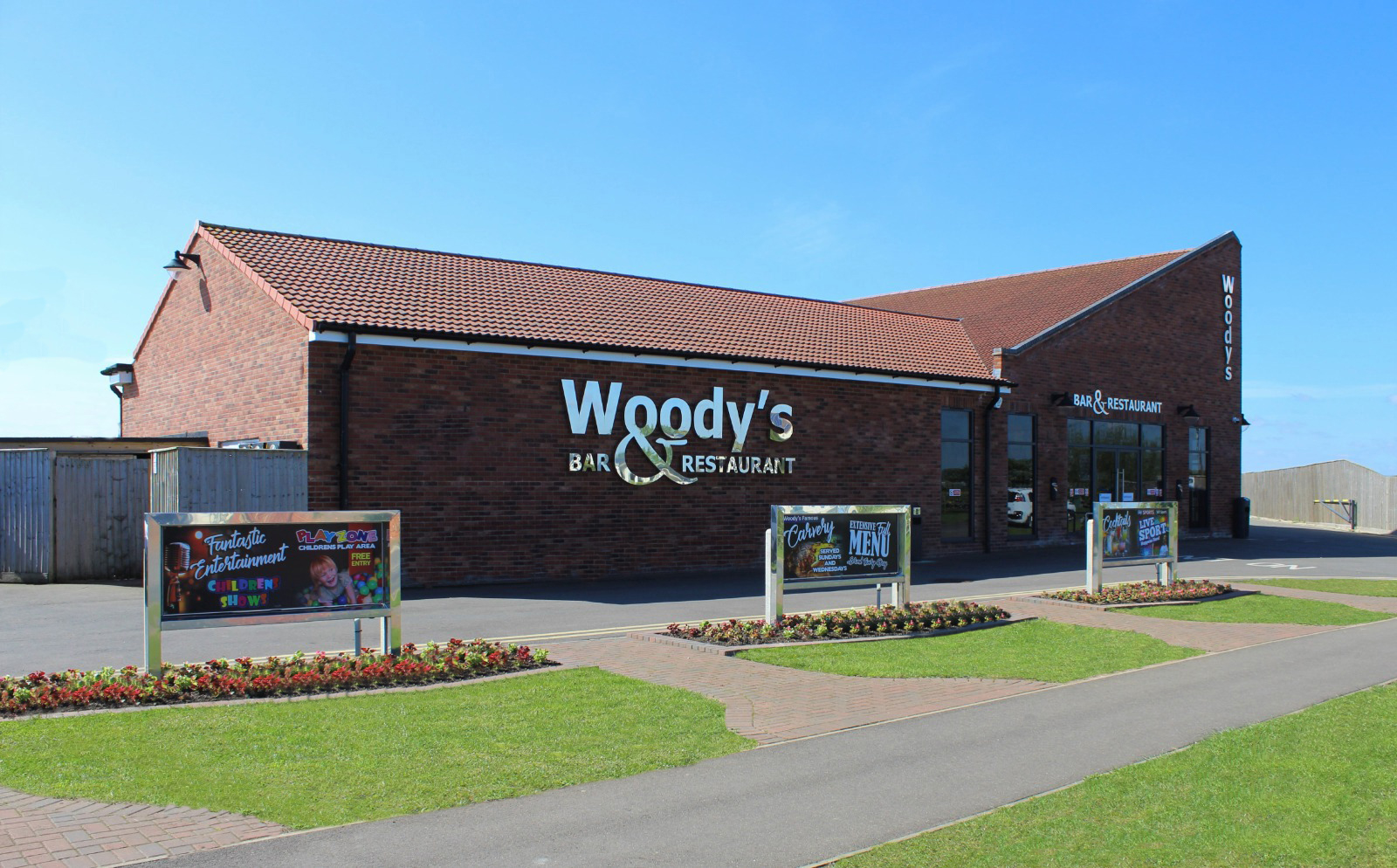Entertainment in Ingoldmells — Woody's Bar & Restaurant